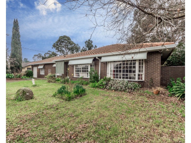 5 Glenfern Road, Ferntree Gully VIC 3156