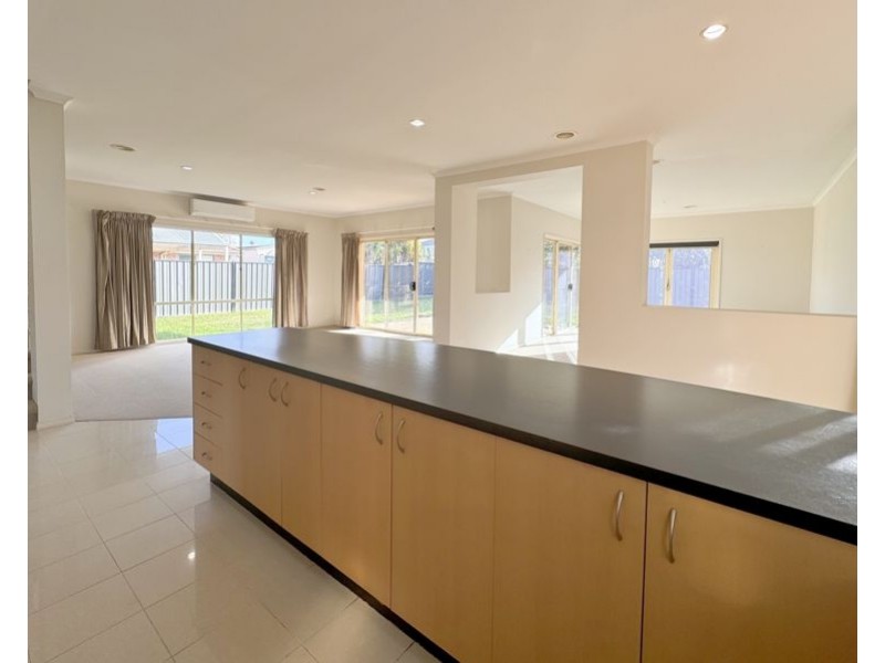 16 Banjo Paterson Circle, Point Cook VIC 3030
