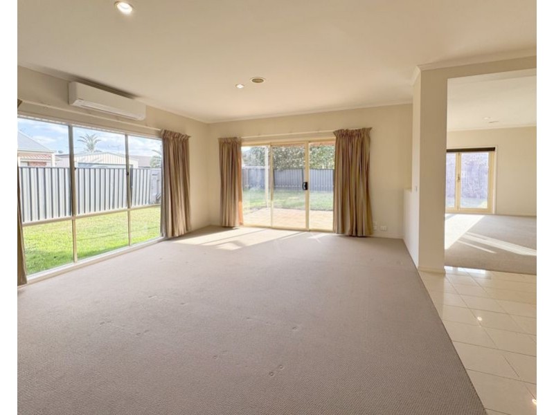 16 Banjo Paterson Circle, Point Cook VIC 3030