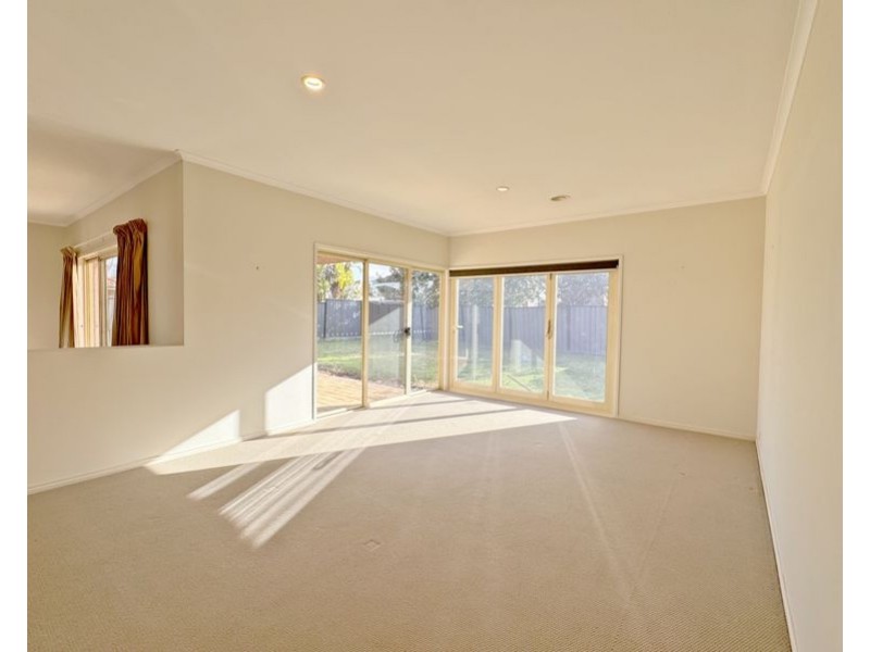 16 Banjo Paterson Circle, Point Cook VIC 3030