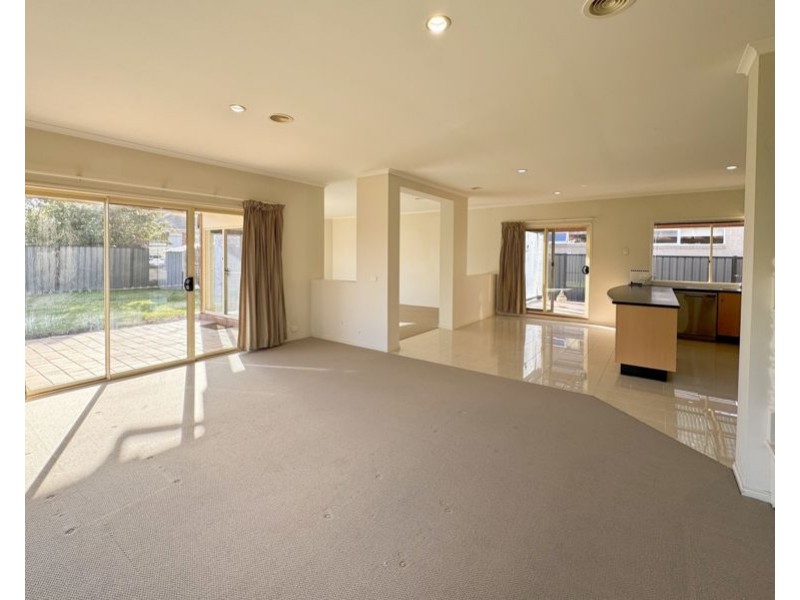 16 Banjo Paterson Circle, Point Cook VIC 3030