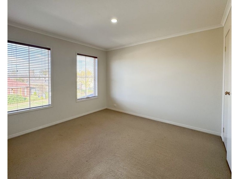 16 Banjo Paterson Circle, Point Cook VIC 3030
