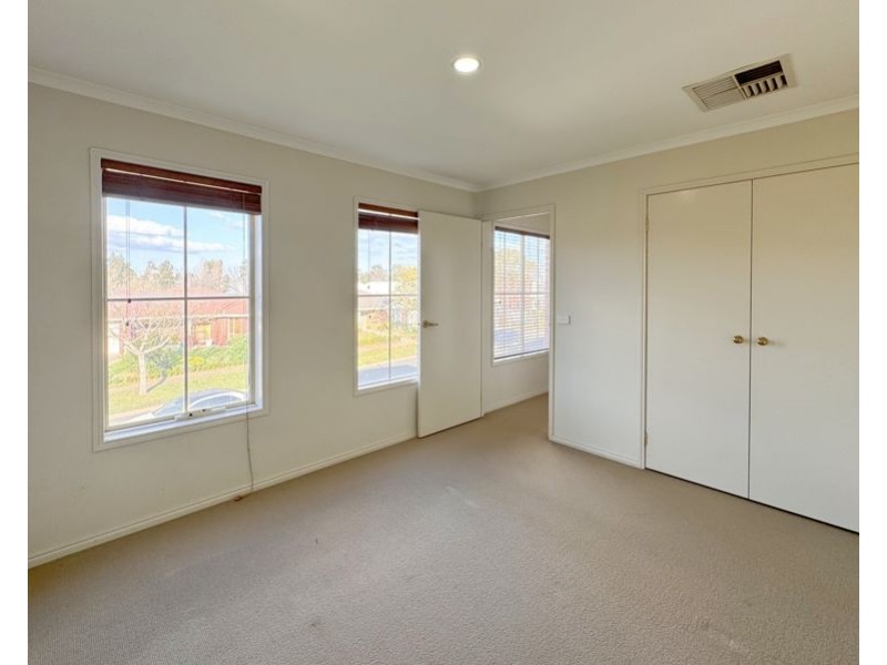 16 Banjo Paterson Circle, Point Cook VIC 3030