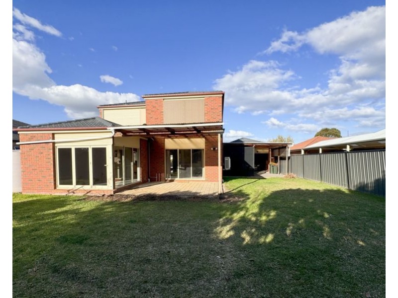 16 Banjo Paterson Circle, Point Cook VIC 3030