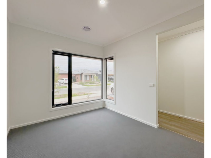 6 Celestial Circuit, Tarneit VIC 3029