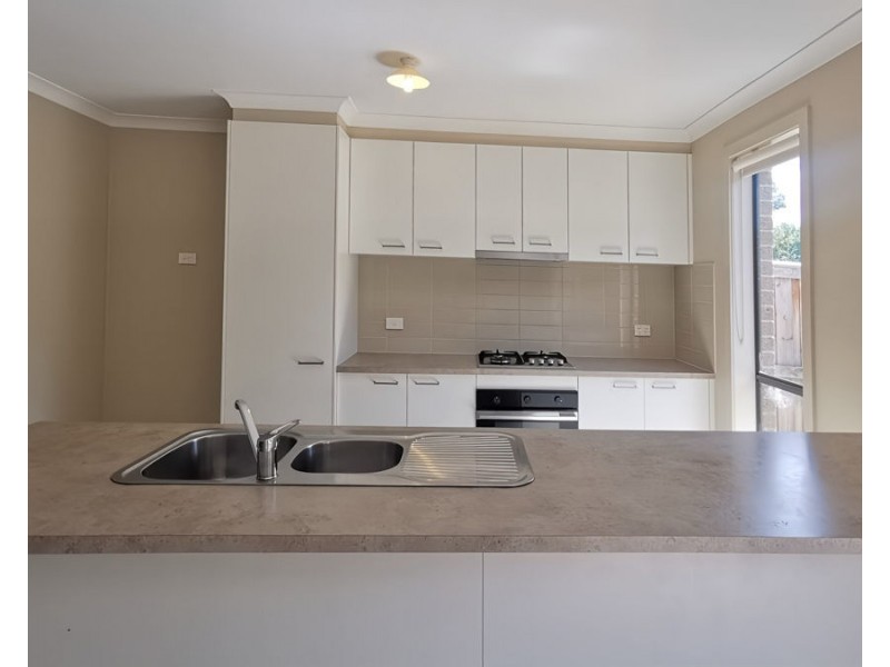 27 Spriggs Drive, Croydon VIC 3136