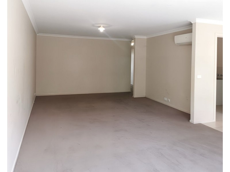 27 Spriggs Drive, Croydon VIC 3136