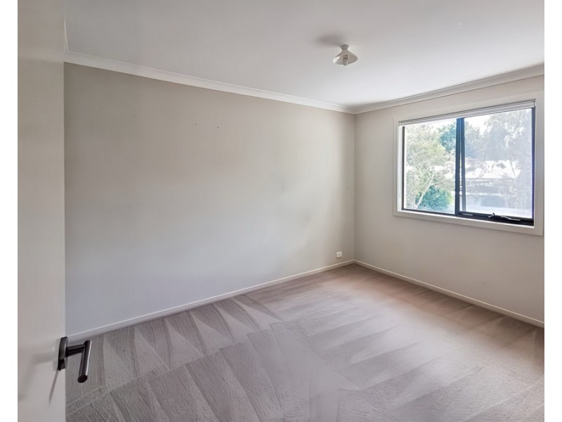 27 Spriggs Drive, Croydon VIC 3136