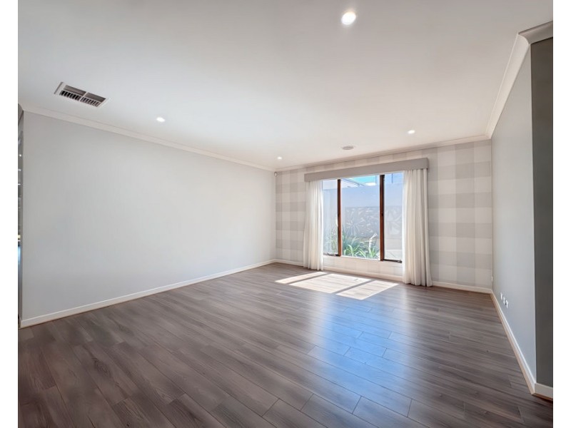 57 Whitfield Cres, Craigieburn VIC 3064