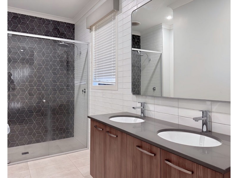 57 Whitfield Cres, Craigieburn VIC 3064