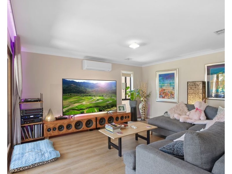 13 Hartwood Avenue, Williams Landing VIC 3027