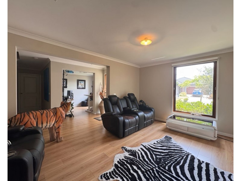 13 Hartwood Avenue, Williams Landing VIC 3027