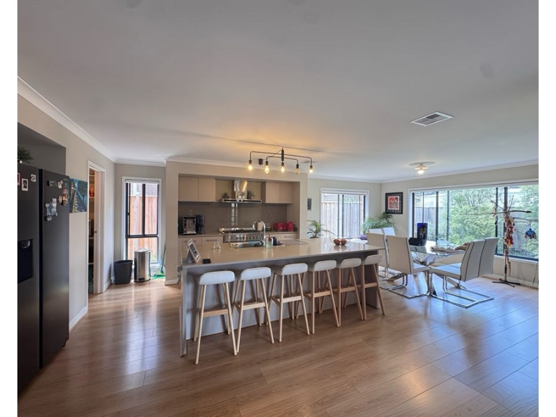 13 Hartwood Avenue, Williams Landing VIC 3027