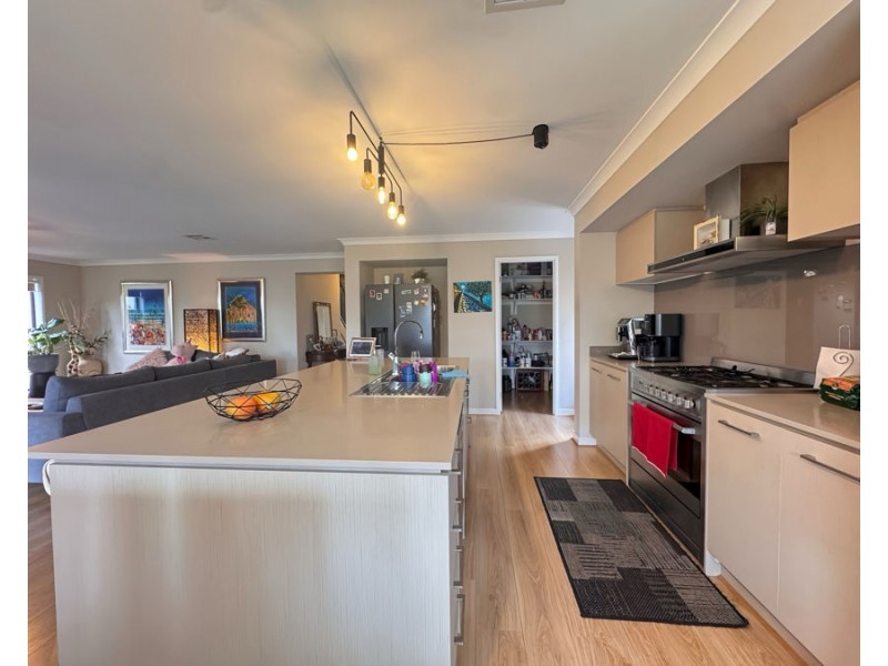 13 Hartwood Avenue, Williams Landing VIC 3027