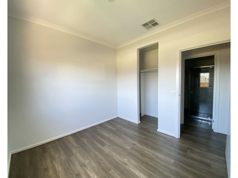 2 Rawson Circuit, Werribee VIC 3030