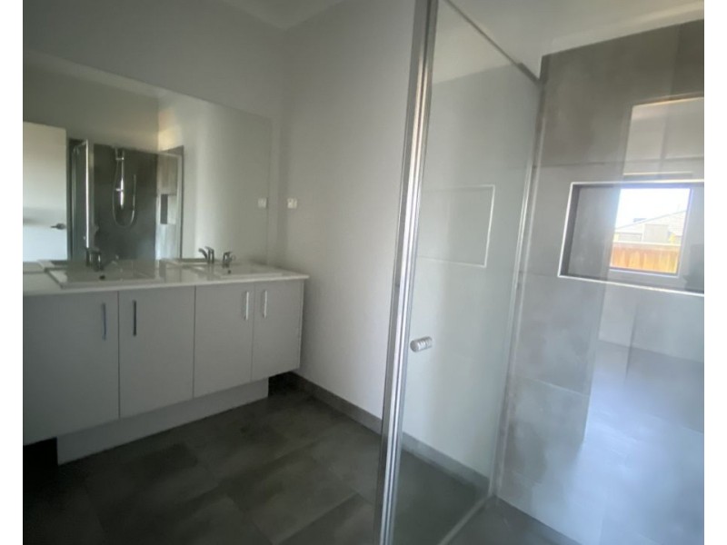 2 Rawson Circuit, Werribee VIC 3030