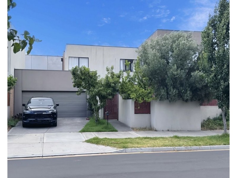 15 Queen Circuit, Sunshine VIC 3020