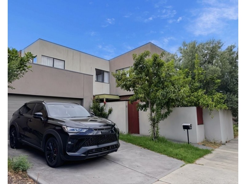 15 Queen Circuit, Sunshine VIC 3020