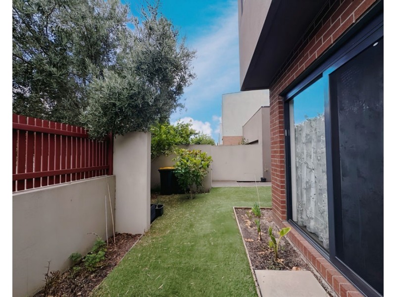 15 Queen Circuit, Sunshine VIC 3020