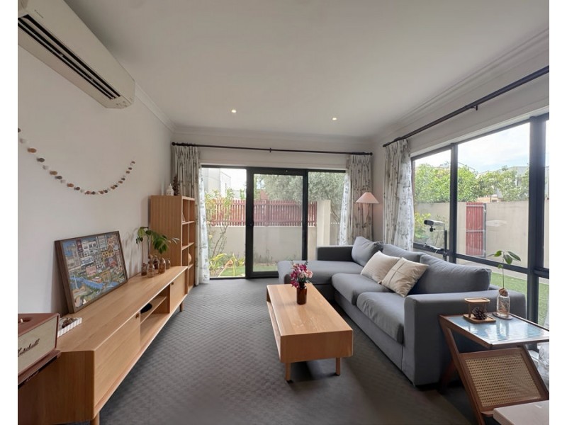 15 Queen Circuit, Sunshine VIC 3020