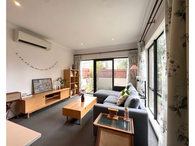 15 Queen Circuit, Sunshine VIC 3020