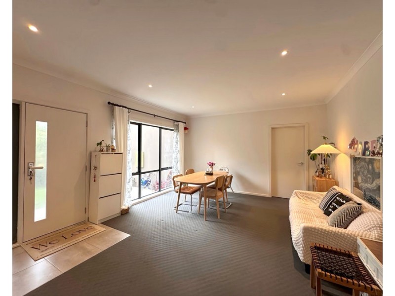 15 Queen Circuit, Sunshine VIC 3020