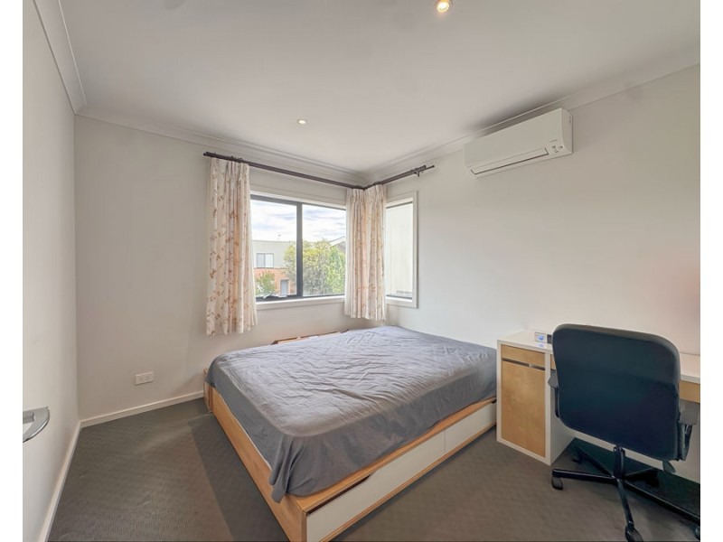 15 Queen Circuit, Sunshine VIC 3020