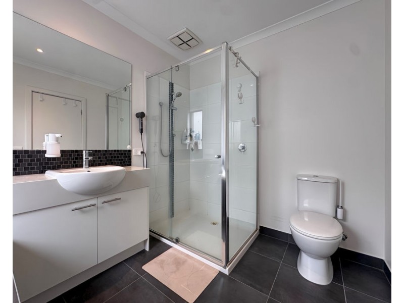 15 Queen Circuit, Sunshine VIC 3020