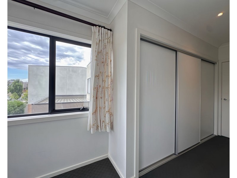 15 Queen Circuit, Sunshine VIC 3020