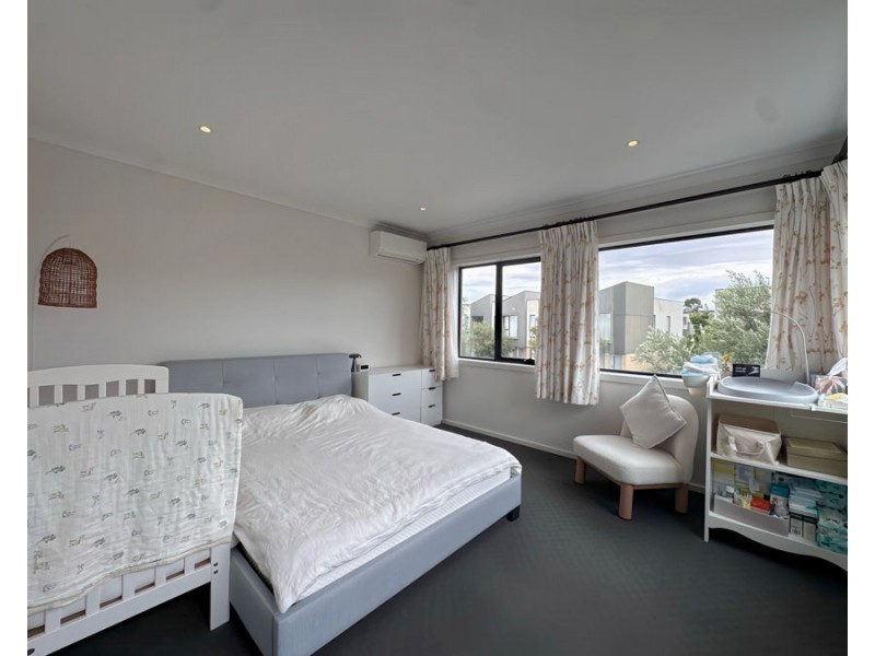 15 Queen Circuit, Sunshine VIC 3020