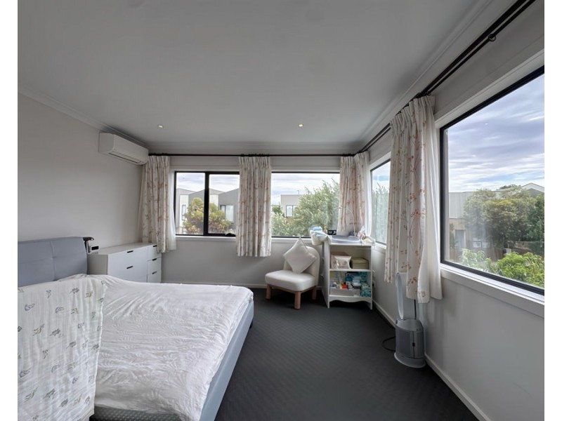 15 Queen Circuit, Sunshine VIC 3020