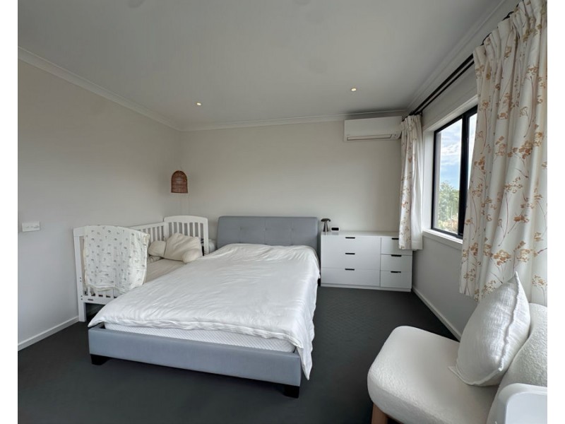 15 Queen Circuit, Sunshine VIC 3020