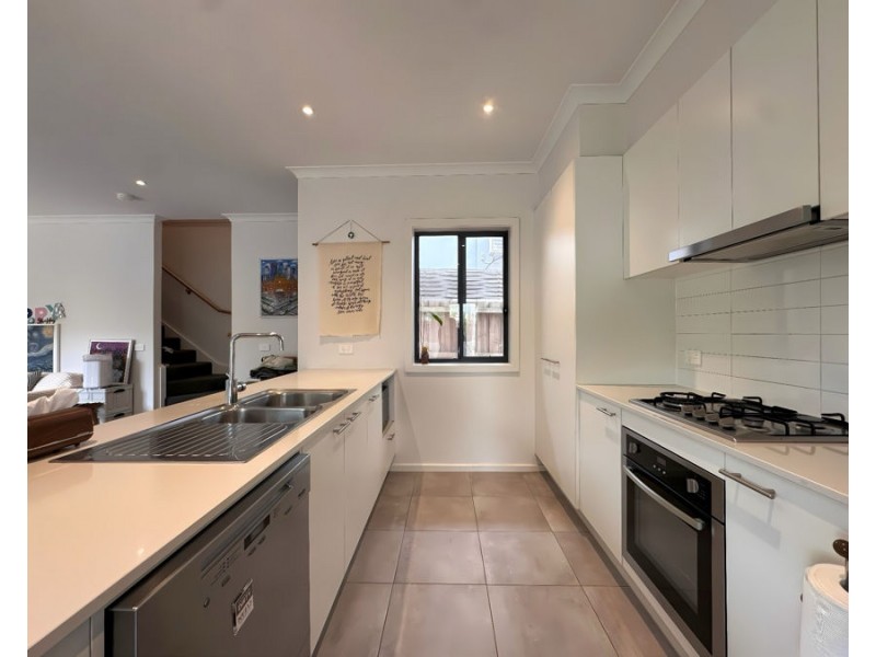 15 Queen Circuit, Sunshine VIC 3020