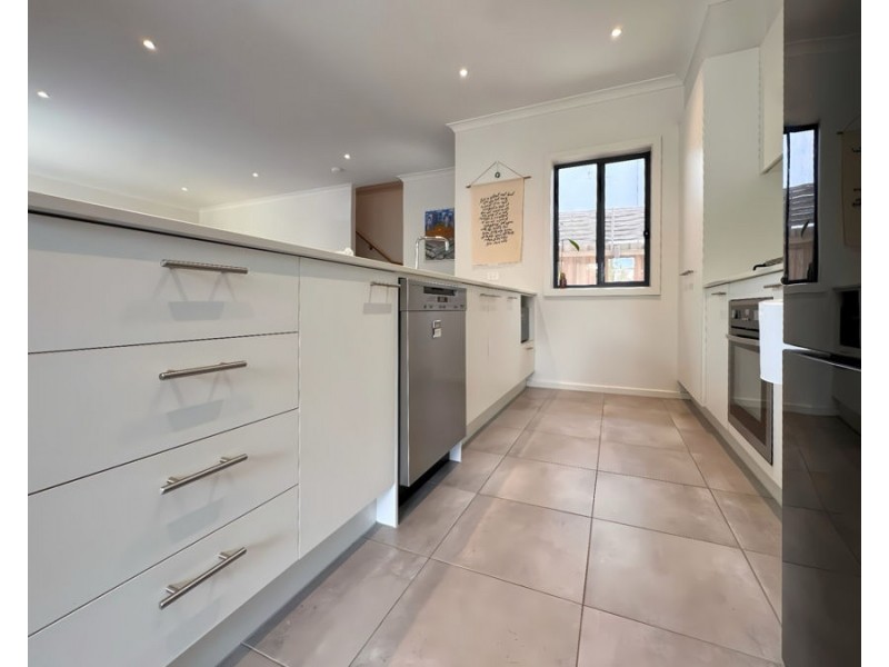 15 Queen Circuit, Sunshine VIC 3020