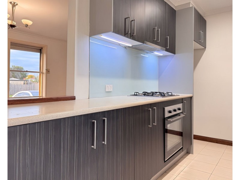 15 Rautman Cres, Sunshine West VIC 3020