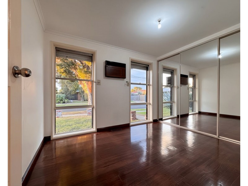 15 Rautman Cres, Sunshine West VIC 3020