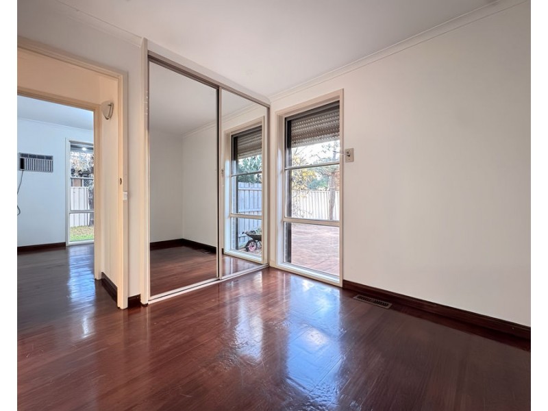 15 Rautman Cres, Sunshine West VIC 3020