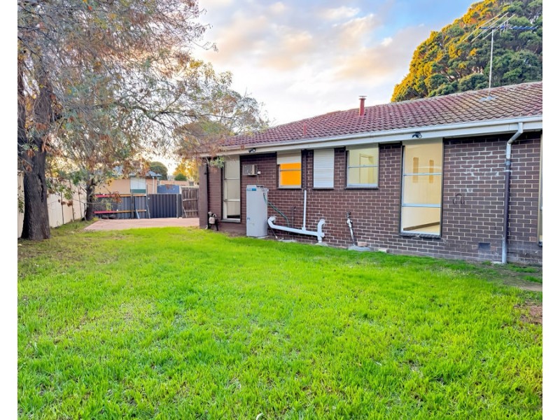 15 Rautman Cres, Sunshine West VIC 3020