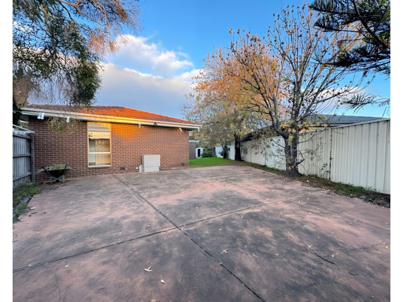 15 Rautman Cres, Sunshine West VIC 3020