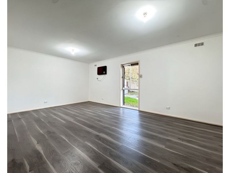 15 Rautman Cres, Sunshine West VIC 3020