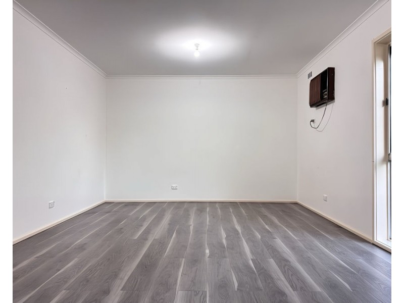 15 Rautman Cres, Sunshine West VIC 3020