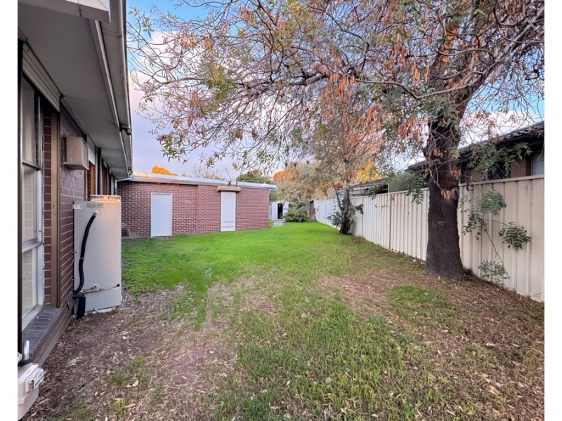 15 Rautman Cres, Sunshine West VIC 3020