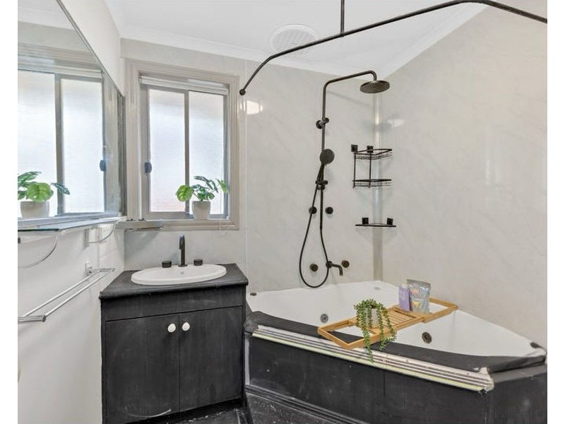 1/215 Millers Rd, Altona North VIC 3025