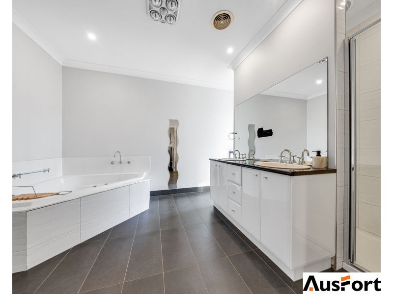 9 Juniper Avenue, Point Cook VIC 3030