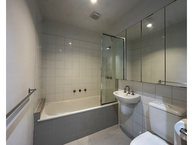 19/2 Monash Green Drive, Clayton VIC 3168