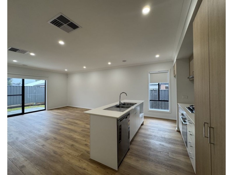 4 Gosfield drive, Werribee VIC 3030