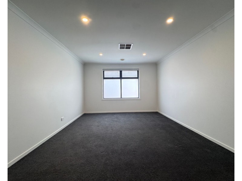 91 Baycrest Drive, Point Cook VIC 3030