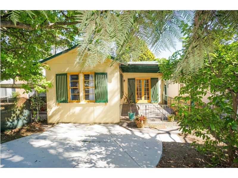 35 Railway Pde, Bullaburra NSW 2784