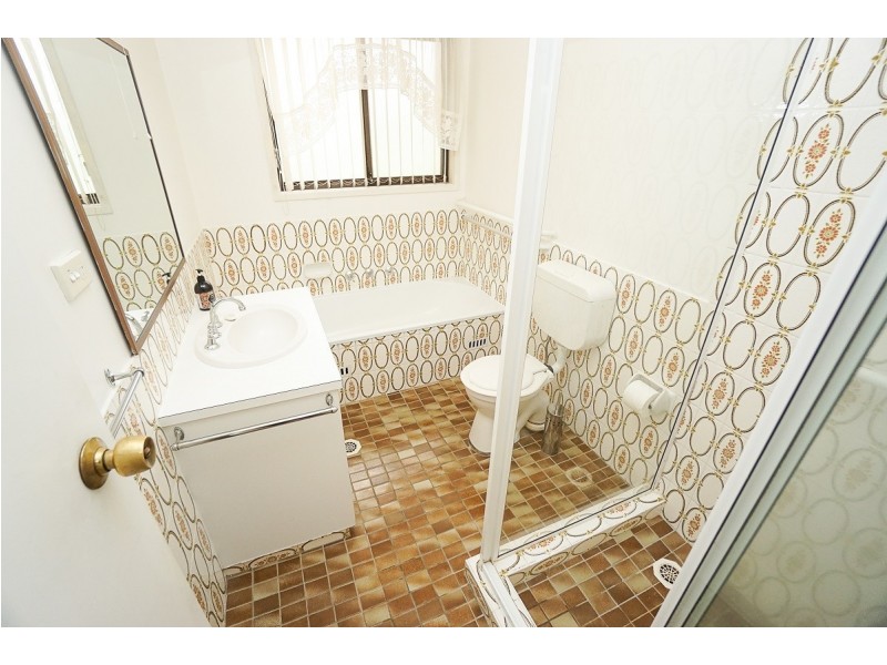 64 Railway Parade, Woodford NSW 2778