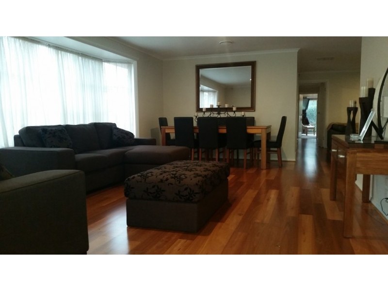 11 Grenda Drive, Mill Park VIC 3082